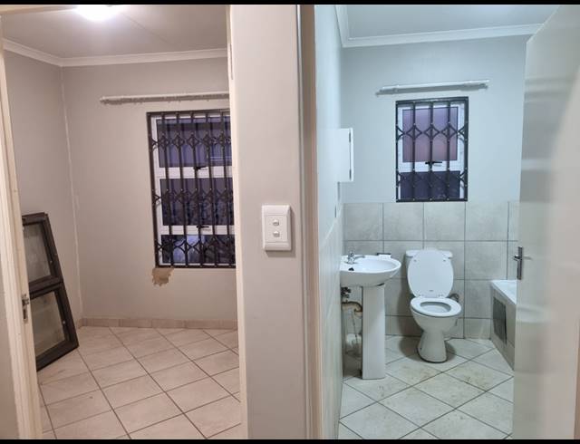 3 bed property to rent in CRYSTAL PARK